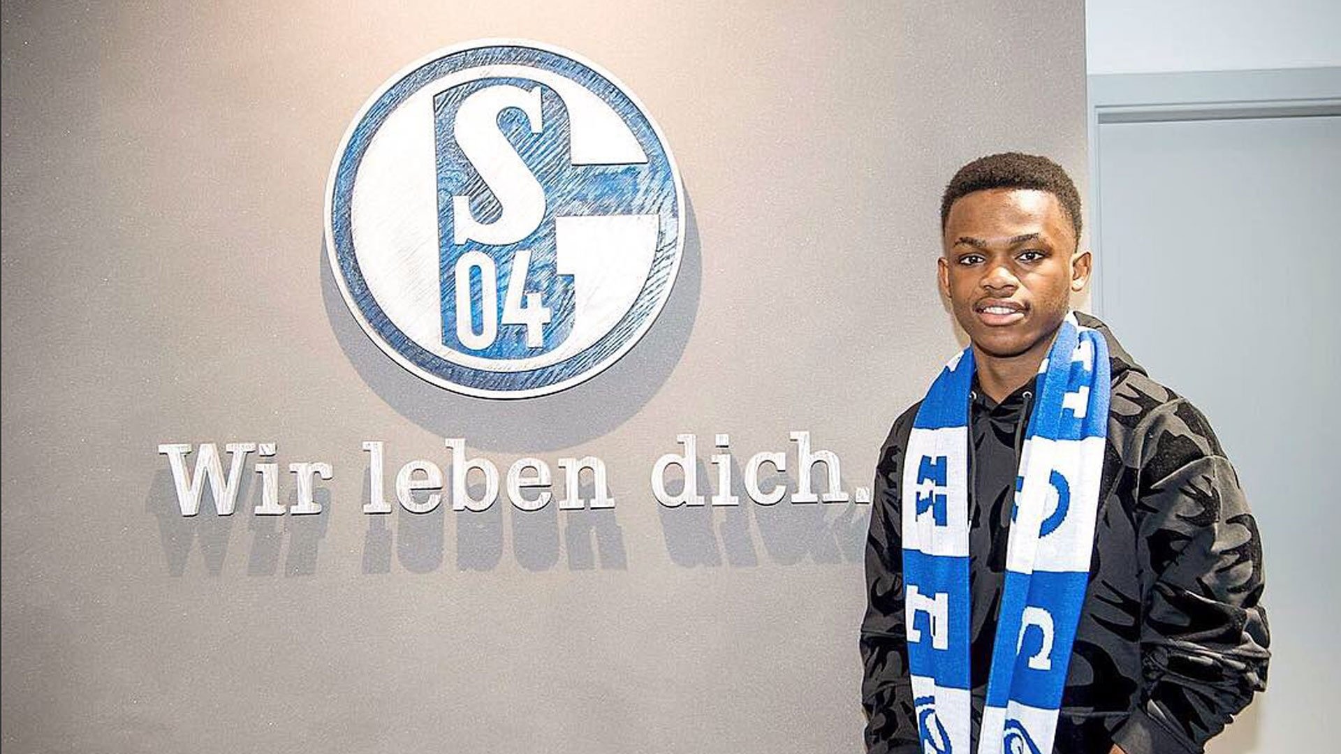 并用细腻的 并用细腻的