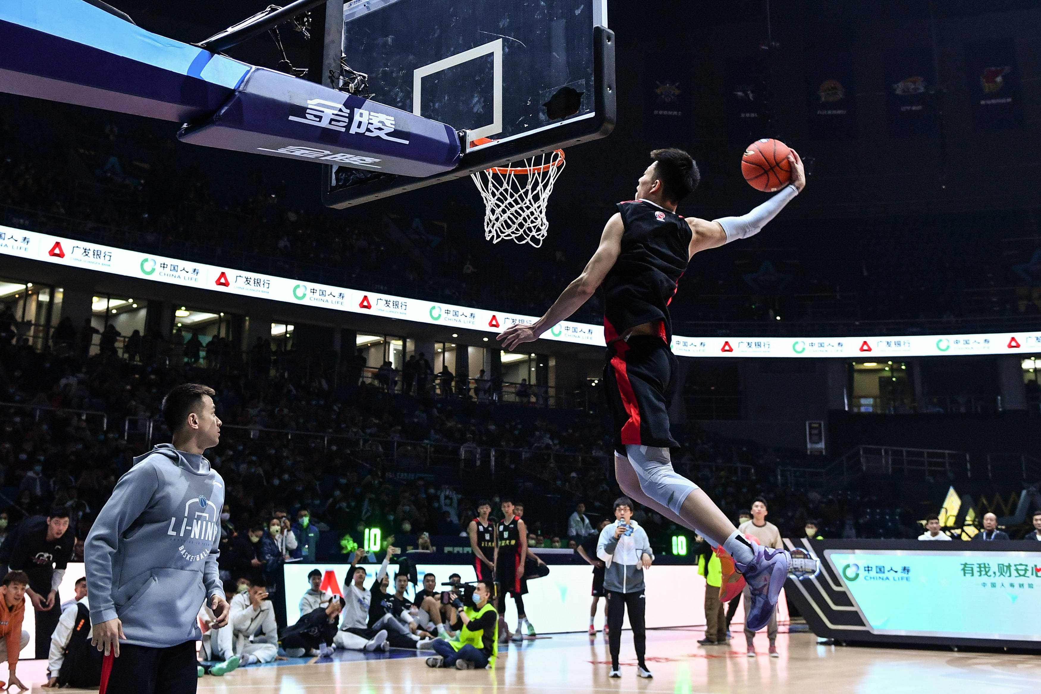 显得分外扎 显得分外扎